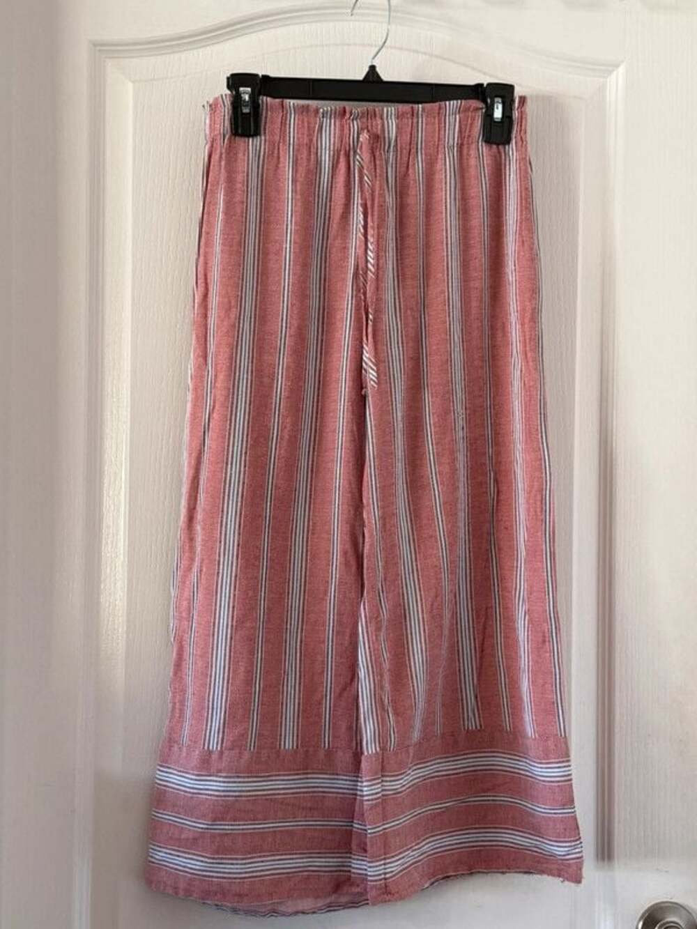 Women’s striped lounge capris